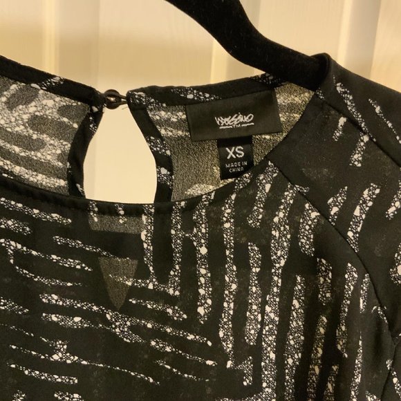 Mossimo Women's Balloon Sleeve Blouse - Picture 3 of 5